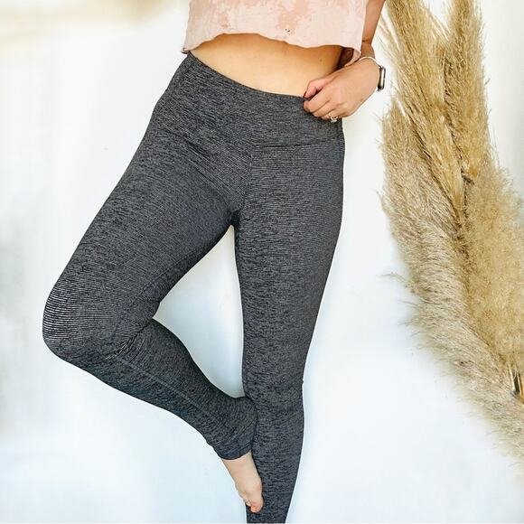 OLD NAVY ACTIVE Grey Black Go Dry Striped High Rise Full Length Gym Leggings S - Picture 1 of 13